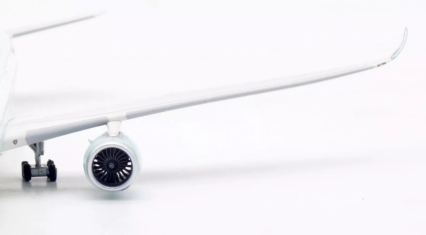 Aviation400 Cathay Pacific Airbus A350-941 B-LRS (with detachable gear) 1/400 Aircraft Scale Model