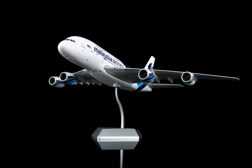 SQ Wings Malaysia Airlines Airbus A380 9M-MNB 1/200 Scale Model