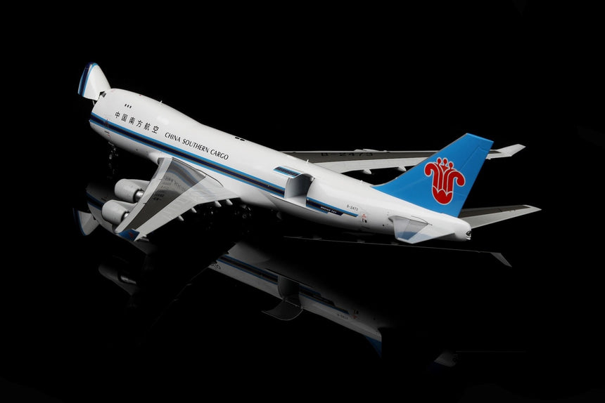SQ Wings China Southern Airlines Boeing B747-400F B-2473 (Interactive Series) 1/200 Aircraft Scale Model