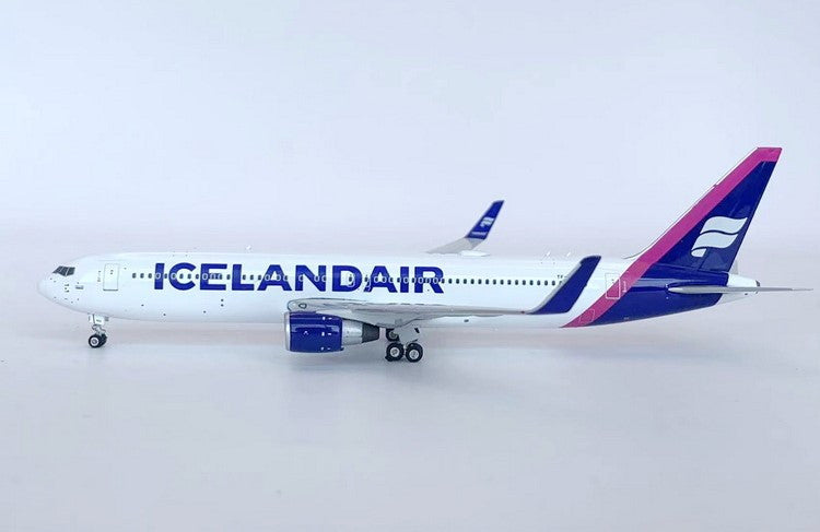 Phoenix Icelandair Boeing 767-300ER Magenta TF-ISO 1/400