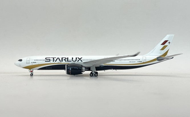 Phoenix Starlux Airlines Airbus A330-900Neo B-58305 1/400