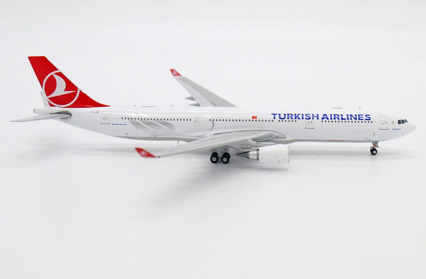JC Wings Turkish Airlines Airbus A330-300 TC-LNE 1/400 Scale Model
