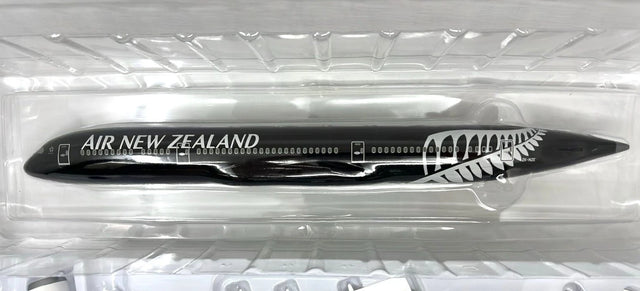 Hogan Air New Zealand Boeing 787-9 ZK-NZE 1/200 Scale