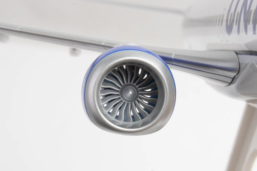 SkyMarks United Boeing B737Max8 1/130 Aircraft Scale Model