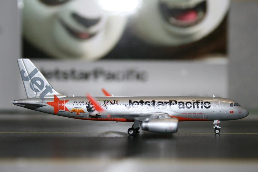 Phoenix JetStar Airbus A320 VH-VFX 1/400 Aircraft Scale Model