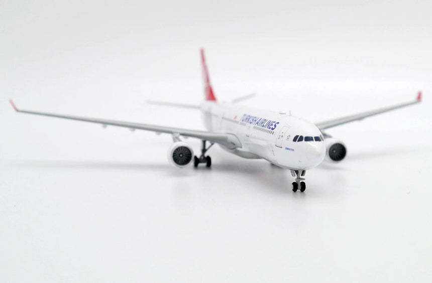 JC Wings Turkish Airlines Airbus A330-300 TC-LNE 1/400 Scale Model
