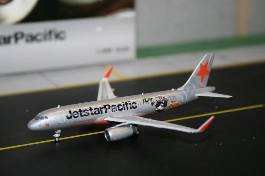 Phoenix JetStar Airbus A320 VH-VFX 1/400 Aircraft Scale Model