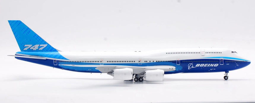 SQ Wings Boeing “House Dreamliner” Boeing B747-8 1/200 Aircraft Scale Model