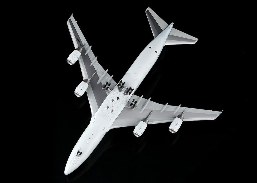 SQ Wings Cathay Pacific Boeing B747-400 B-HUJ 1/200 Aircraft Scale Model