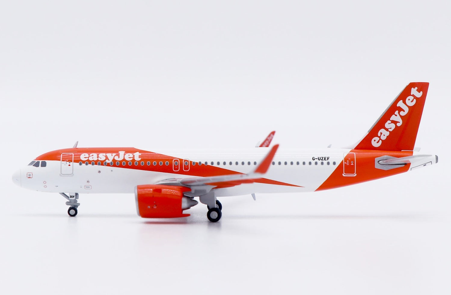 easyJet Airbus A320 G-UZEF 1/400 Aircraft Scale Model